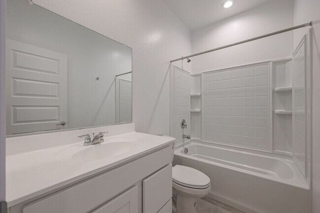 Building Photo - Alamar Living, 4 Bed, 3 Bath Rental!