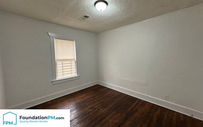 Building Photo - 914 Garland St