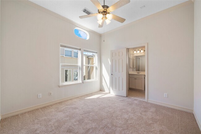 Building Photo - 1515 Hyde Park Blvd