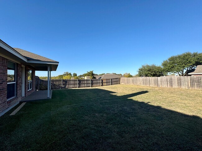 Building Photo - 3BR / 2BA Duplex in Hewitt, Texas | Midway ISD *Leasing Special Available*