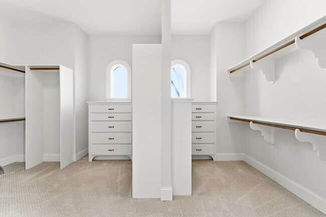 Building Photo - 5637 Overbrook Ln