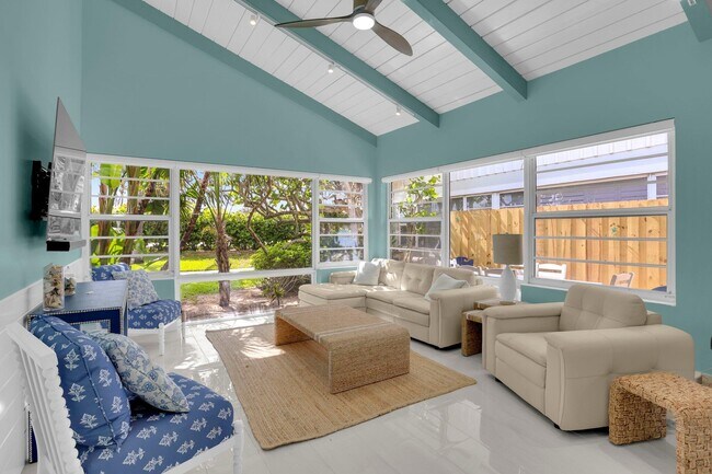 Building Photo - 320 S Ocean Blvd