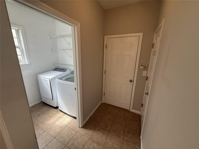 Building Photo - 10965 Wittenridge Dr