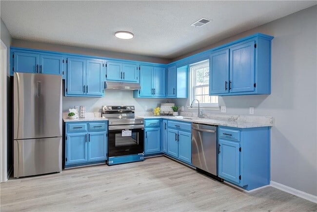 Building Photo - 128 Evergreen Trail SE