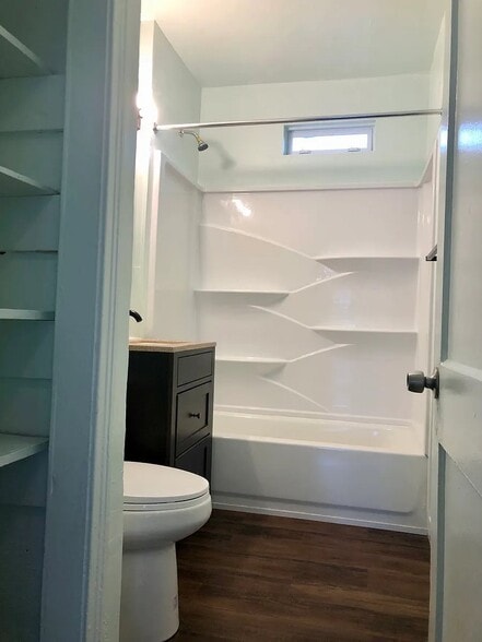 Building Photo - 1109 W 41st St