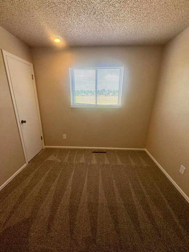 Building Photo - 4 Bedroom Home in Village 7, Centrally Loc...