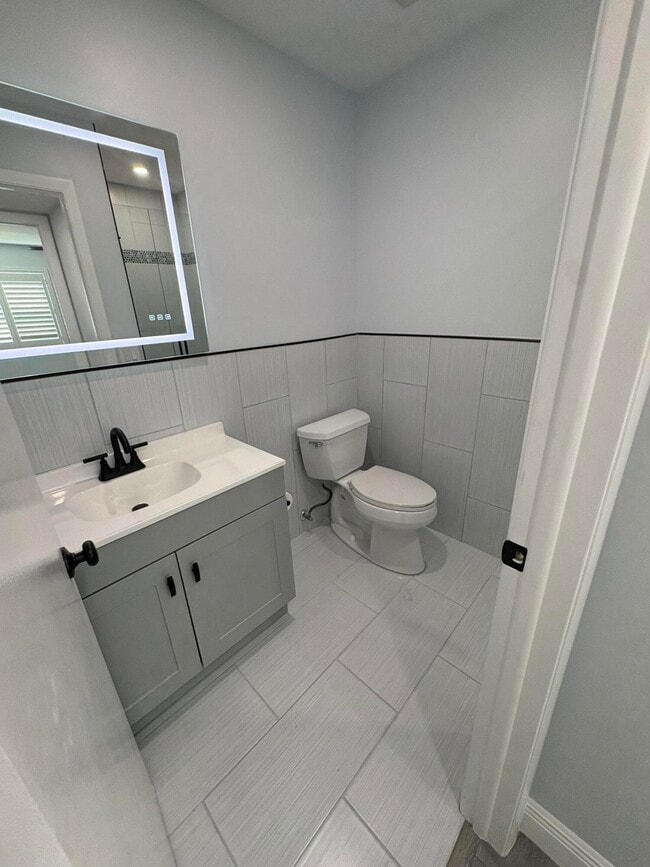 Building Photo - 29 Burgundy A