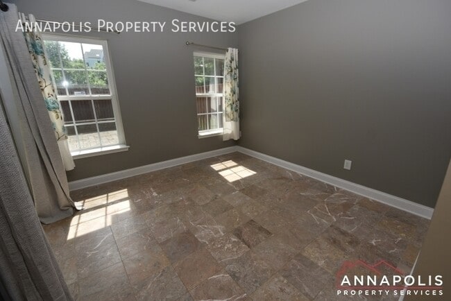 Building Photo - 888 Stonehurst Ct