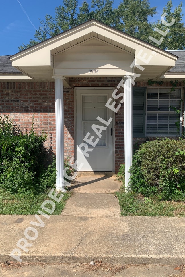 Building Photo - 1604 S Barnett Springs St