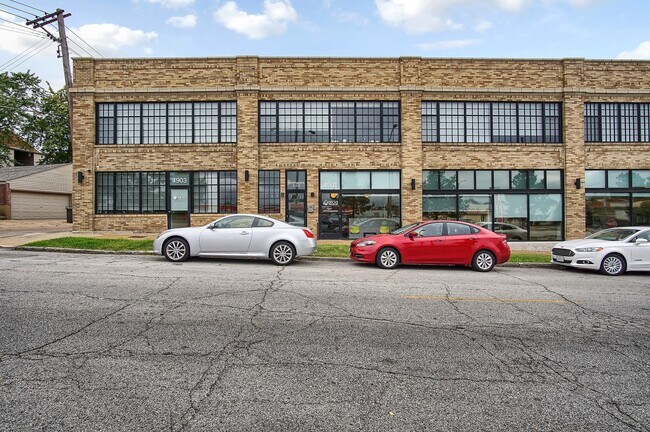 Building Photo - 4901 Pernod Ave