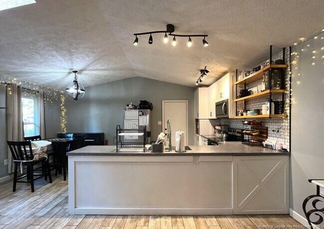 Building Photo - 627 Dowfield Dr