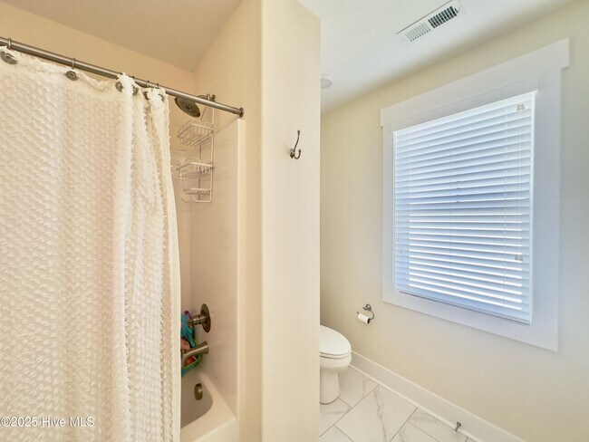 Building Photo - 102 Bogue Harbor Ct