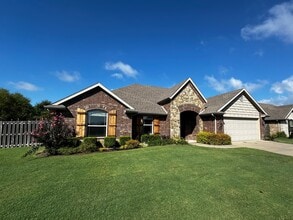 Building Photo - 2903 N Raven Ln