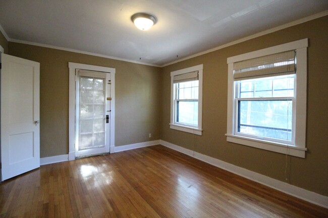 Building Photo - 1/2 Month FREE On This Beautiful 3 Bedroom...