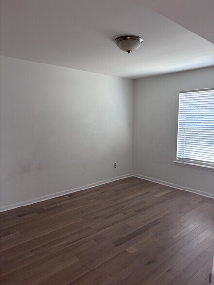 Main Level master bedroom - 314 Deerpoint Dr