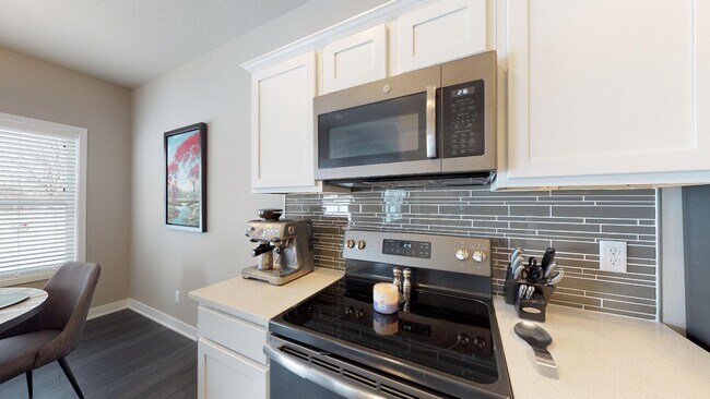 Building Photo - Fabulously Beautiful Townhome in NW Ankeny