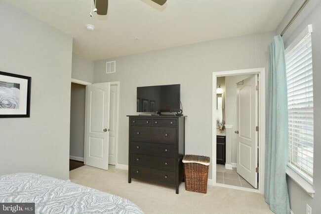 Building Photo - 702 Fair Winds Way