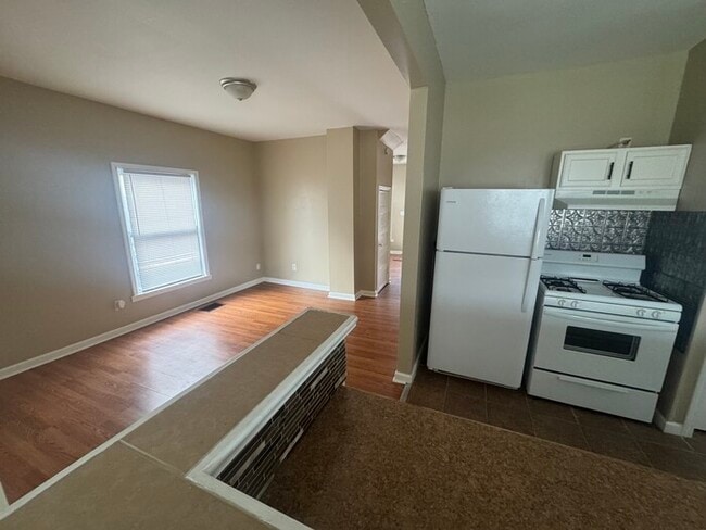 Building Photo - Butler-Tarkington 3 Bedroom