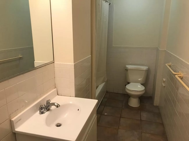 Building Photo - 1 Barrows St