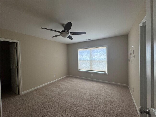Building Photo - 5825 Pennant Ln