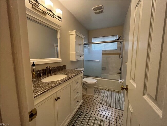 Building Photo - 3905 Brentwood Crescent