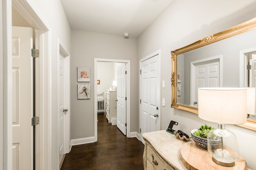 Building Photo - 1048 Westgate Dr