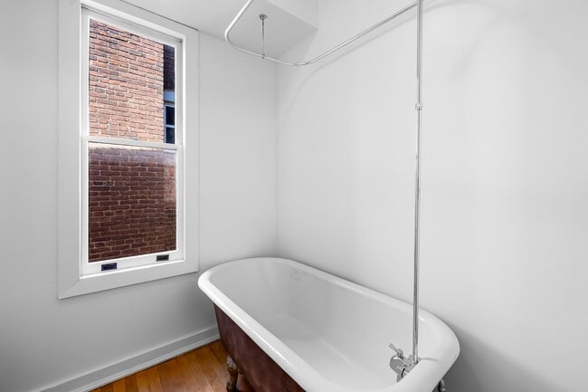 Building Photo - 3314 Auchentoroly Terrace