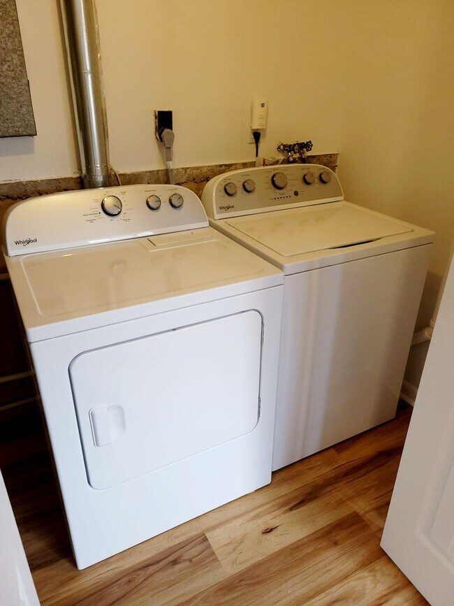 Building Photo - 357 Gilmore St