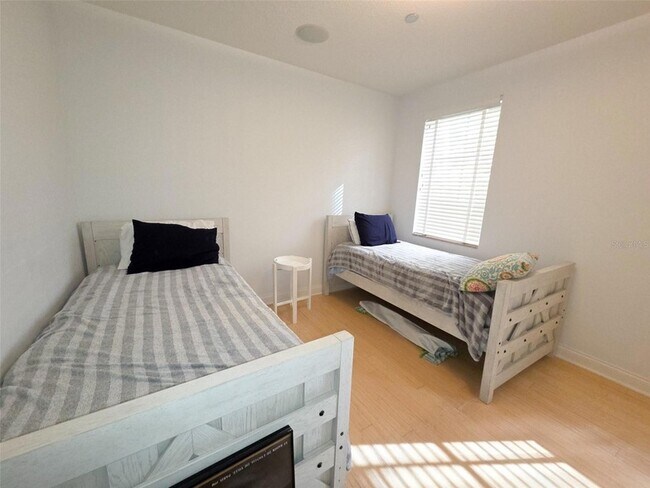 Building Photo - 505 Mandalay Ave