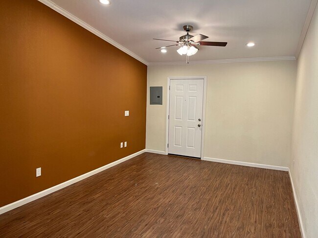 Building Photo - Spacious 1bd/1ba apartment