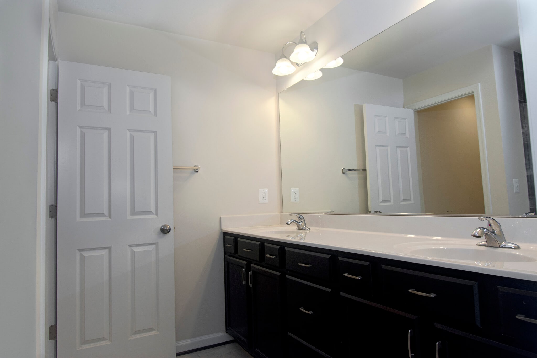 Dual Vanity in Primary Bathroom - 105 Gristmill Ct