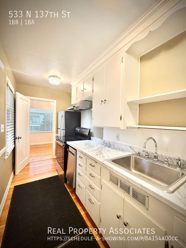 Building Photo - 533 N 137th St