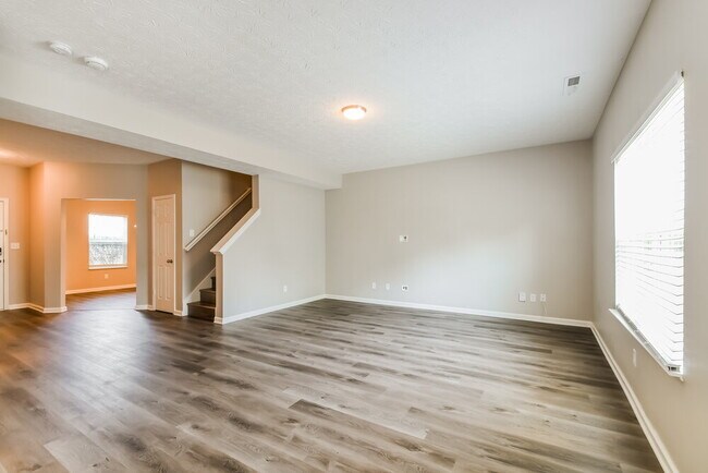 Building Photo - 577 Farnham Dr