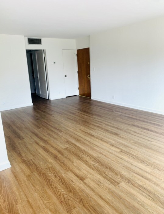 Building Photo - 8630 Burton Way