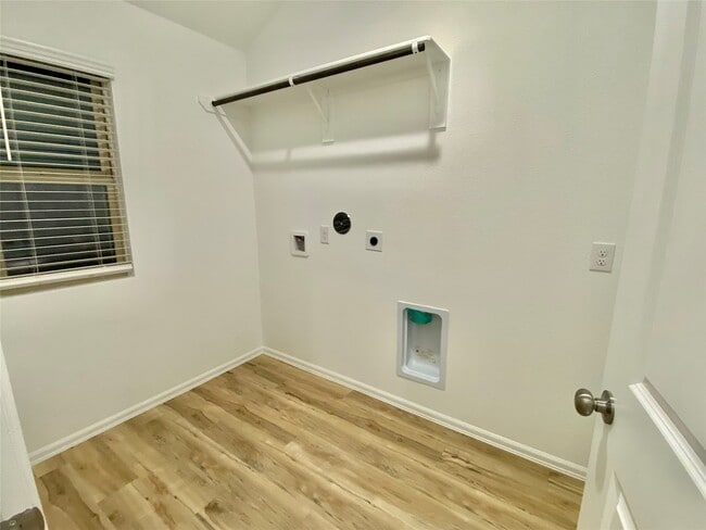 Building Photo - 3724 Moss Hl Rd