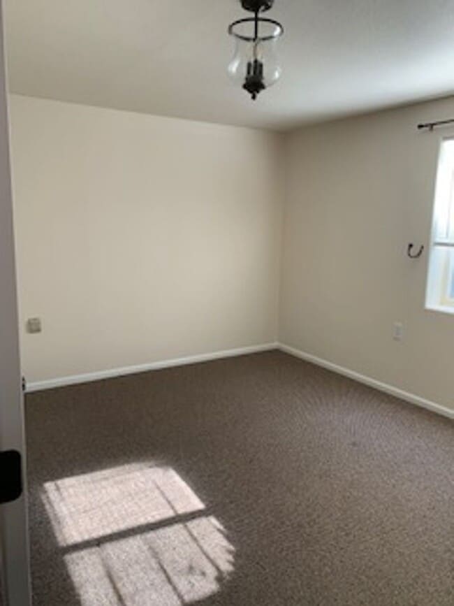 Building Photo - Fabulous 4 bedroom, 3 bath Rural Property ...