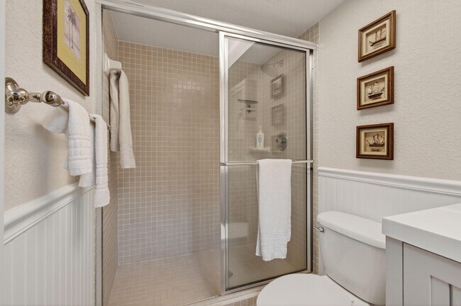 Building Photo - 5250 Las Verdes Cir