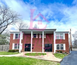 Building Photo - Spacious 2 Bed, 1.5 Bath Condo/Townhome in...