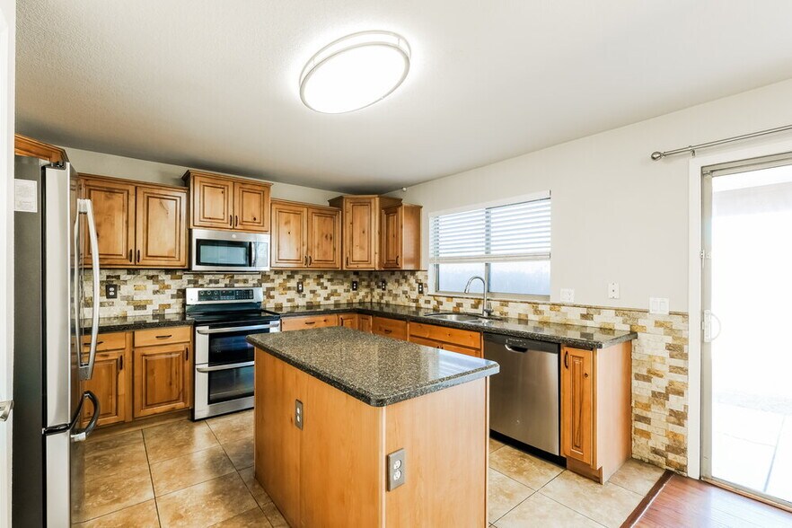 Building Photo - 3802 N 104th Ave