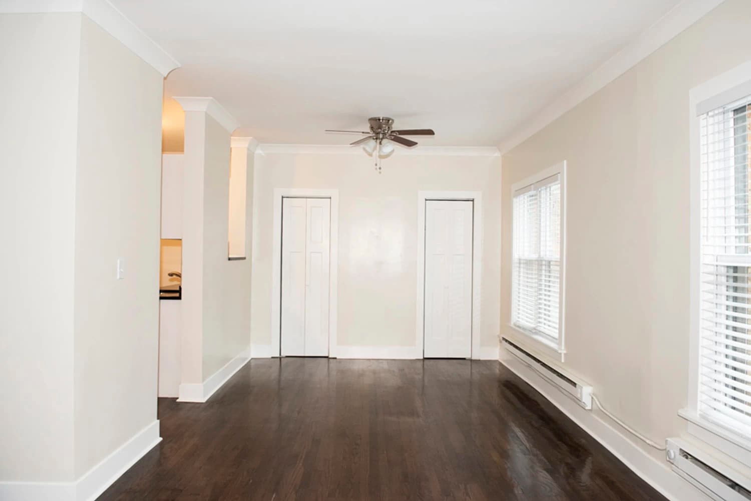 Building Photo - 730 W Roscoe St