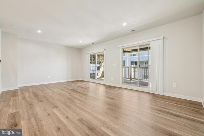 Building Photo - 2528 VERONA Pl