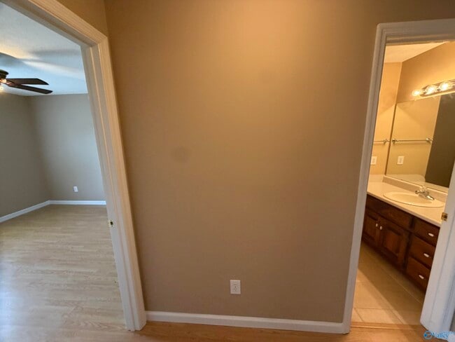 Building Photo - 1524 Forestview Dr SW