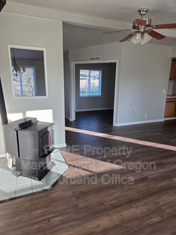 Building Photo - 32020 SE Wren Rd