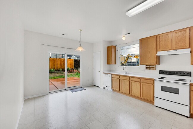 Building Photo - $2,100.00 - 3 Beds, 2 Baths, Single Family...