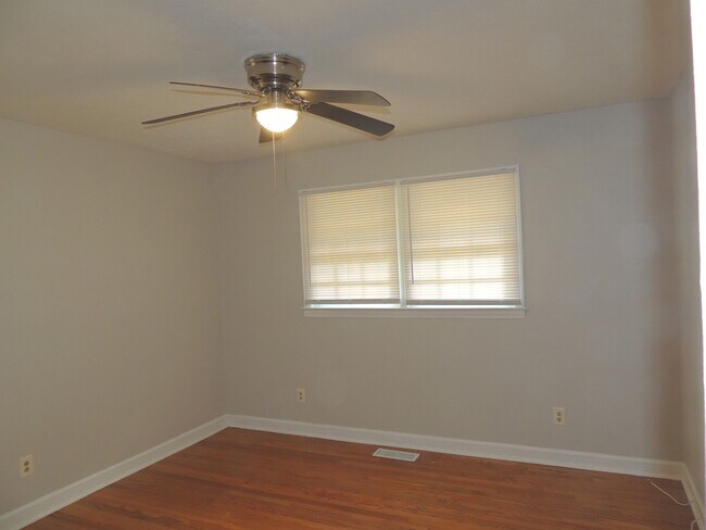 Building Photo - 145 Summerhill Rd