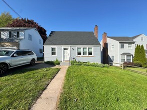Building Photo - Cape Cod Single Family | Just a Block from the Beach!