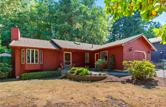 Building Photo - Tracyton Stunner! Available Now! 1/3 Acre FULLY Fenced.