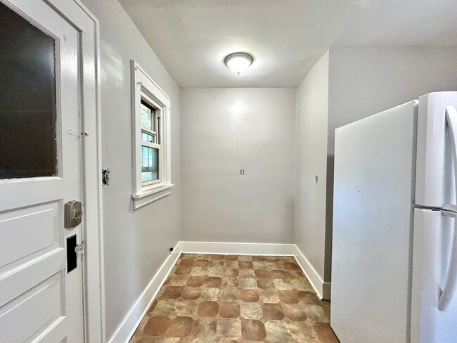 Building Photo - Two Bedroom Home in Muskegon