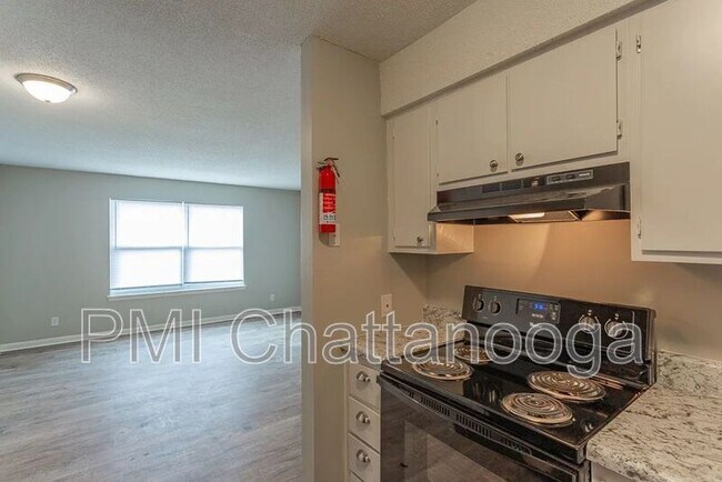 Building Photo - Town Creek Apartments
