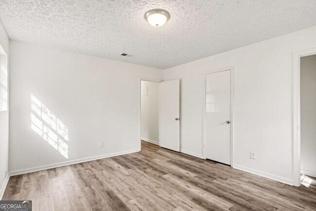 Building Photo - 165 Plum Orchard Rd